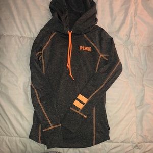 PINK Fitted gray sweatshirt